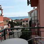 Geppi מלון 2*